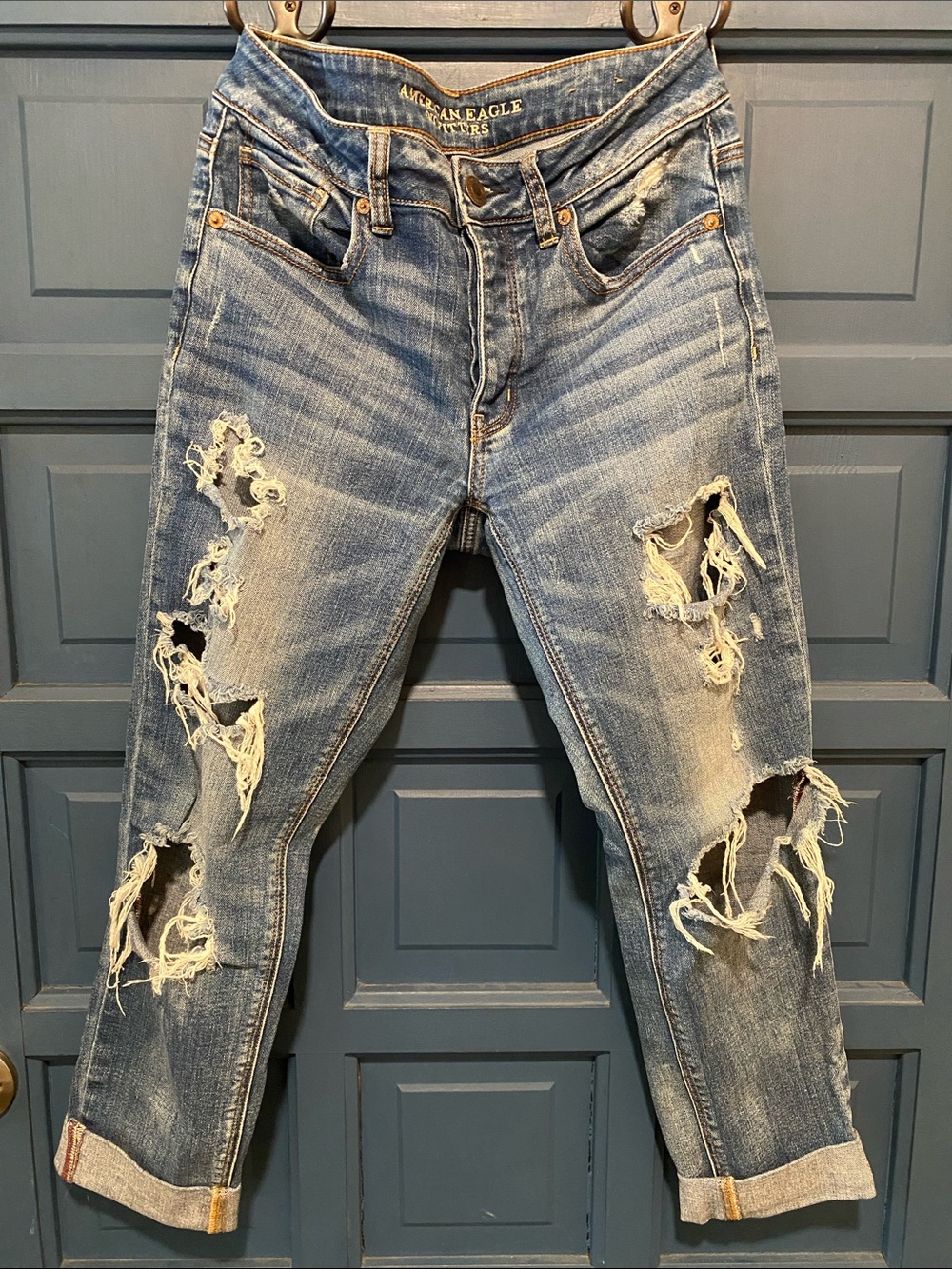 American Eagle Outfitters Women’s Light Blue Distressed Slim Straight Jeans